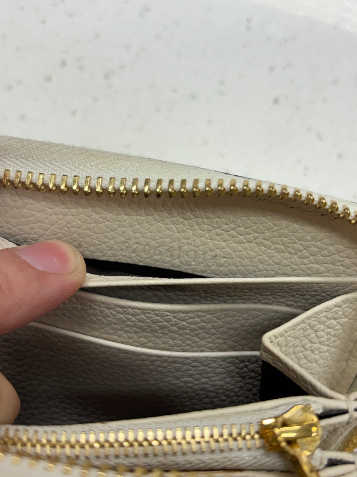Gucci Zumi Zip Off White Wallet