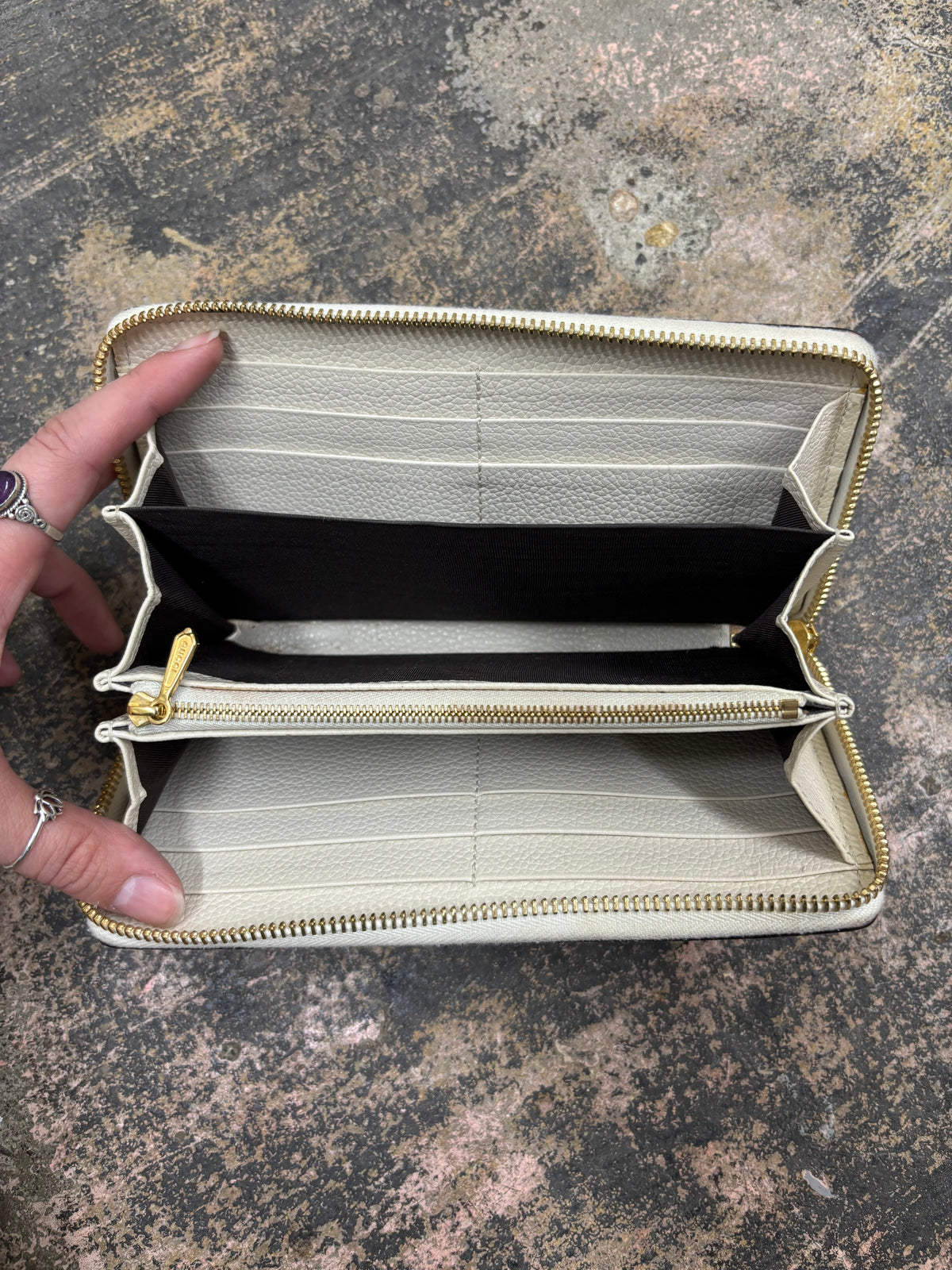 Gucci Zumi Zip Off White Wallet