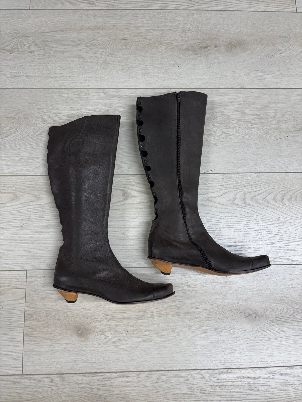 cydwoq Vintage Inspired Game Leather Boots in Dark Brown