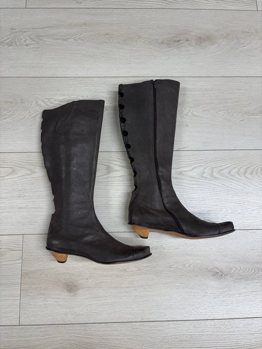 cydwoq Vintage Inspired Game Leather Boots in Dark Brown
