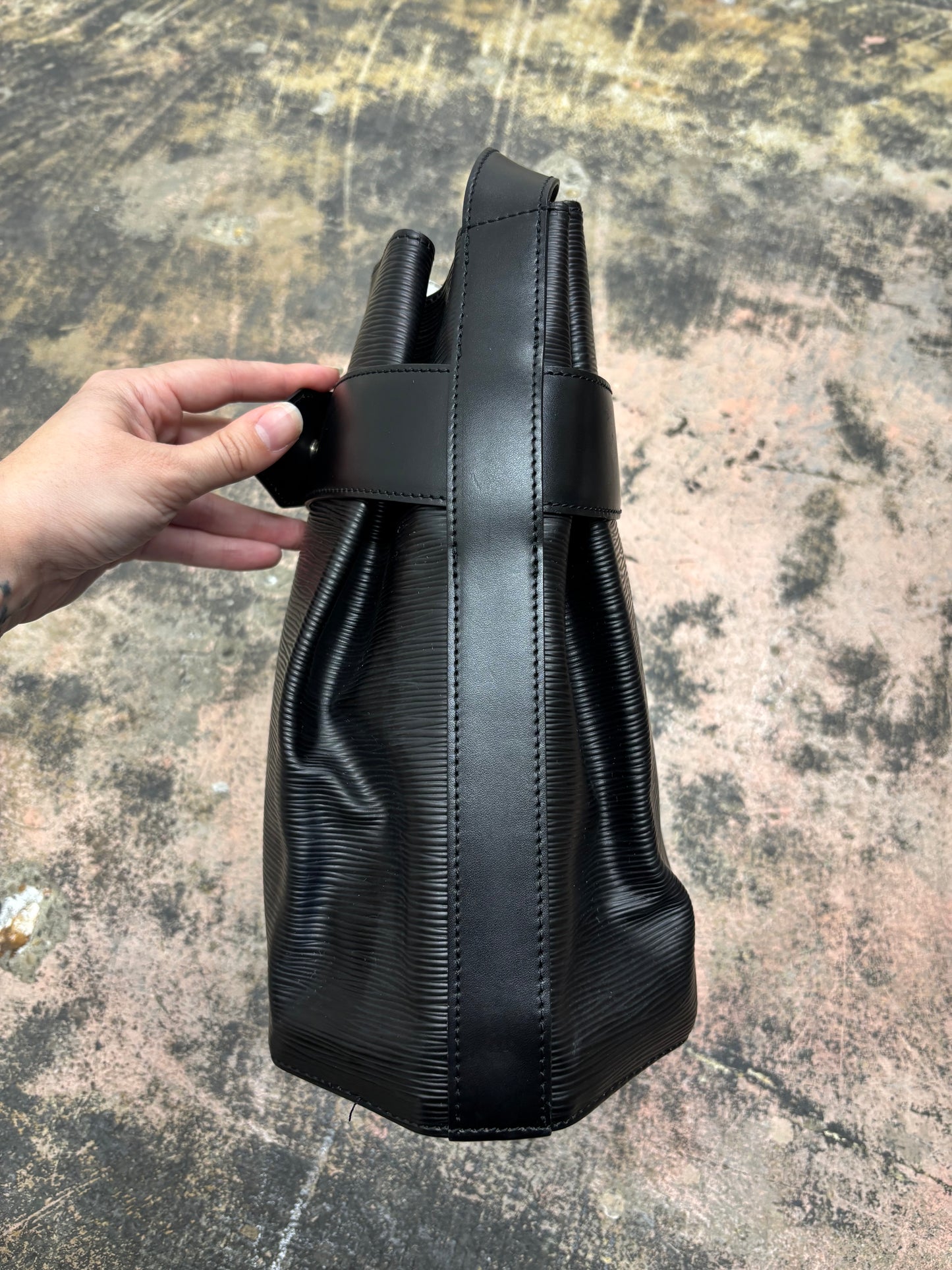 Louis Vuitton Black Sac d’Epaule Bucket Shoulder Bag in Epi Leather