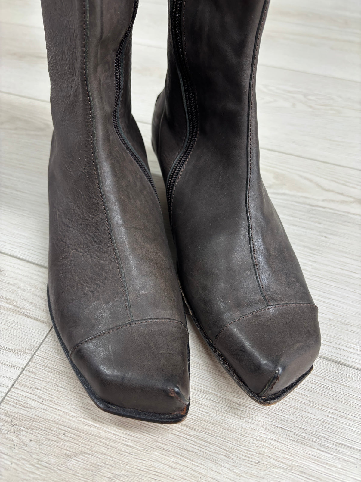 cydwoq Vintage Inspired Game Leather Boots in Dark Brown