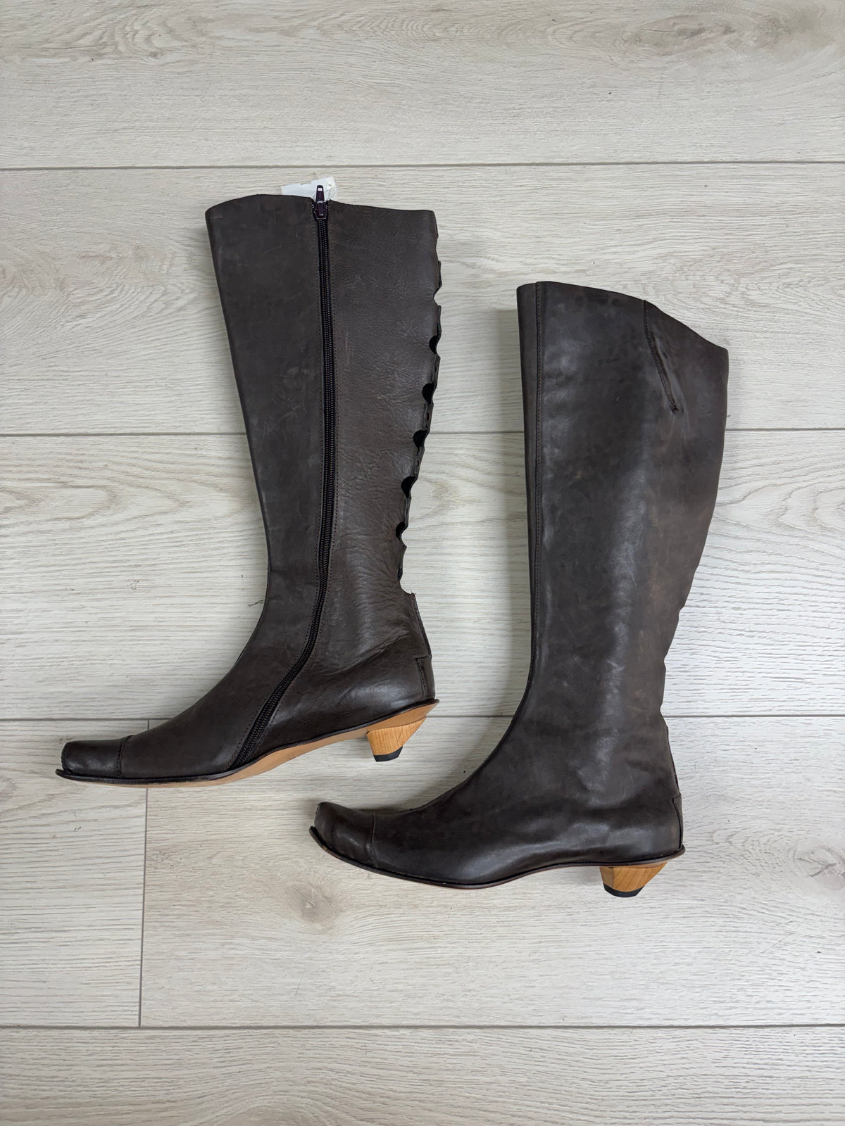 cydwoq Vintage Inspired Game Leather Boots in Dark Brown