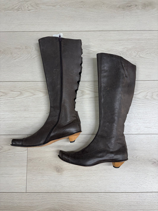 cydwoq Vintage Inspired Game Leather Boots in Dark Brown