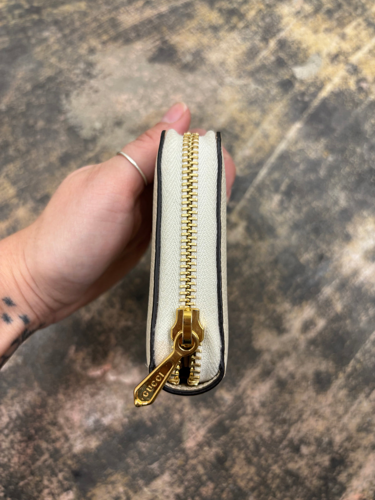 Gucci Zumi Zip Off White Wallet