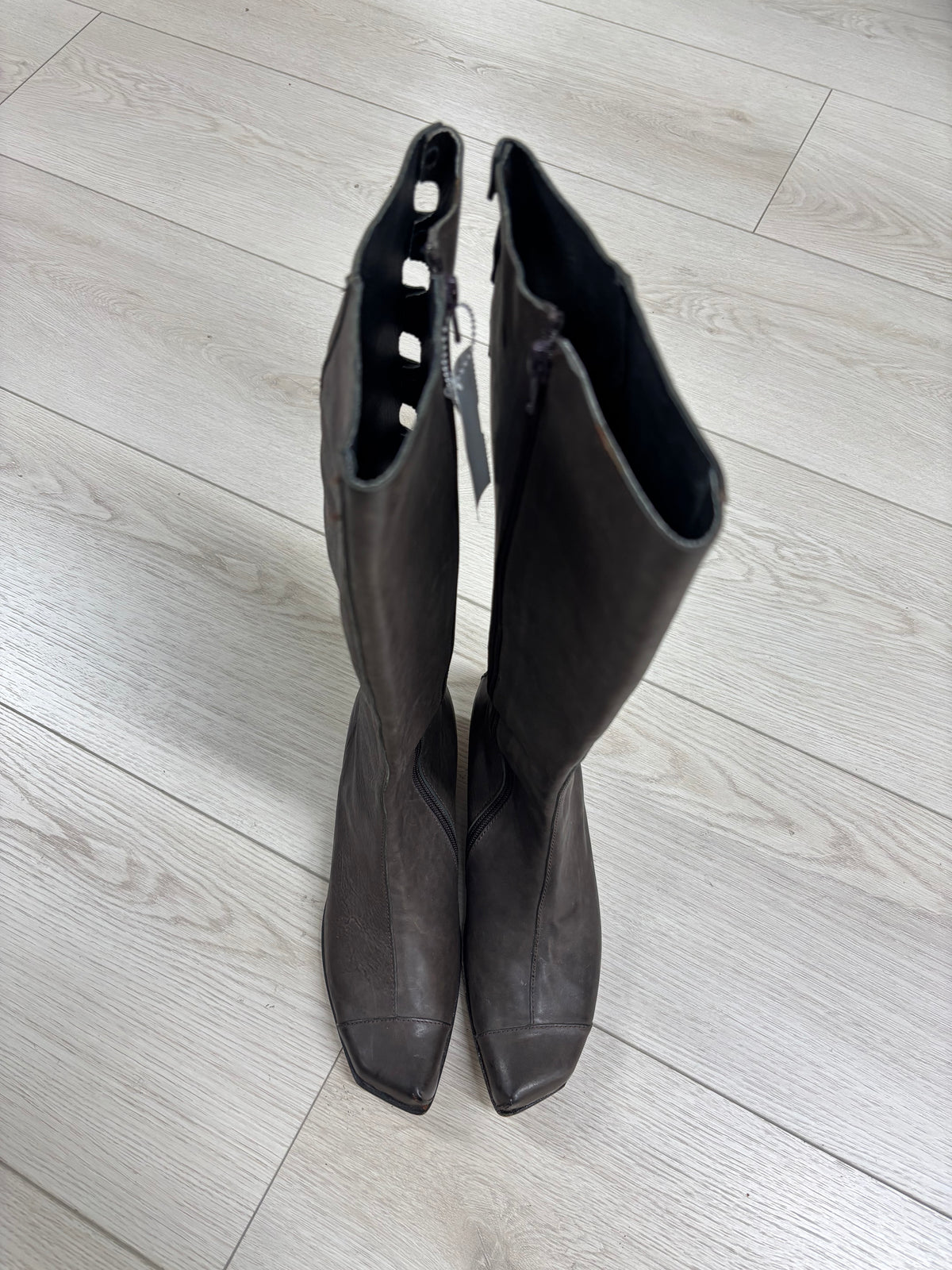 cydwoq Vintage Inspired Game Leather Boots in Dark Brown