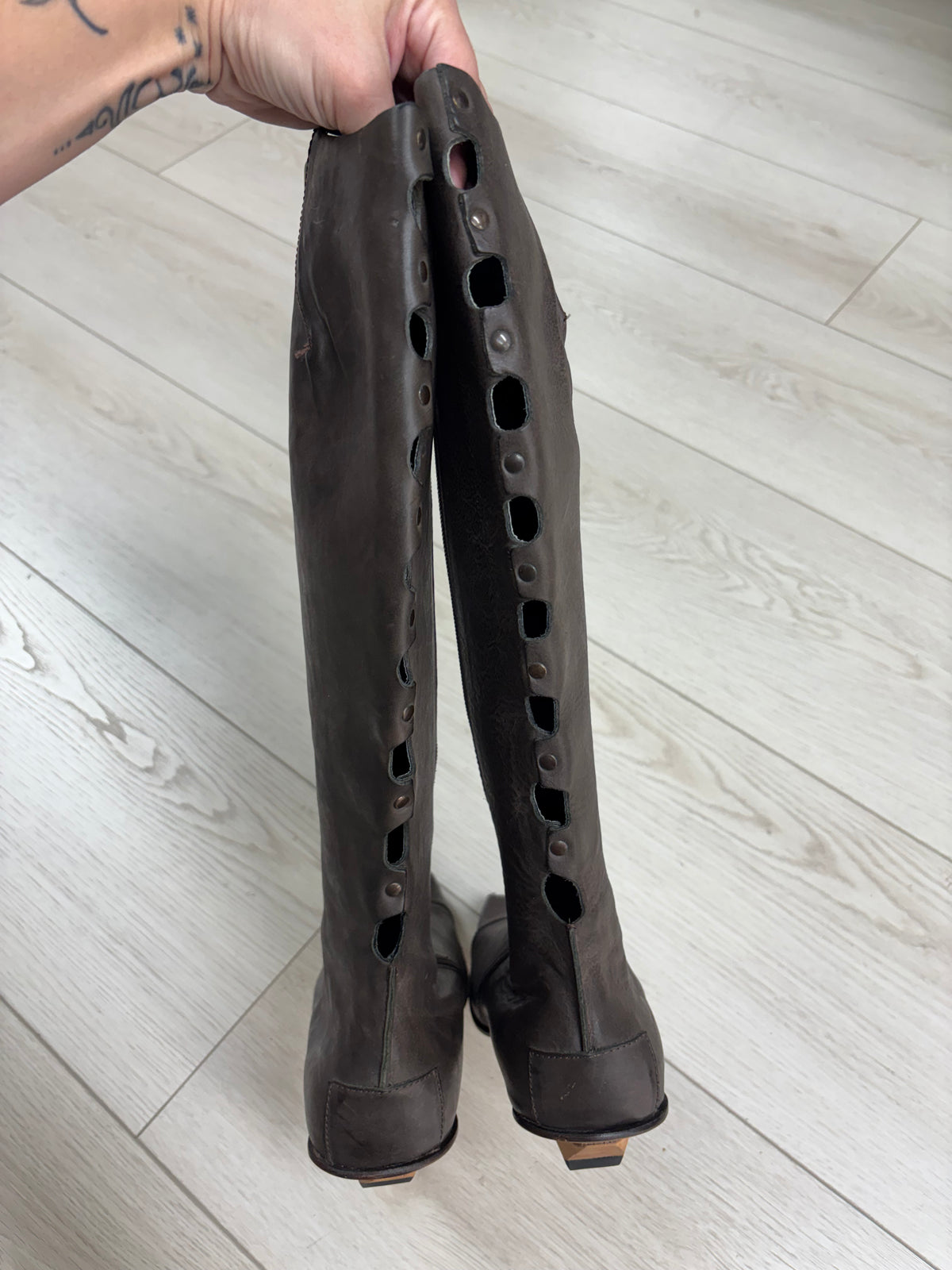 cydwoq Vintage Inspired Game Leather Boots in Dark Brown
