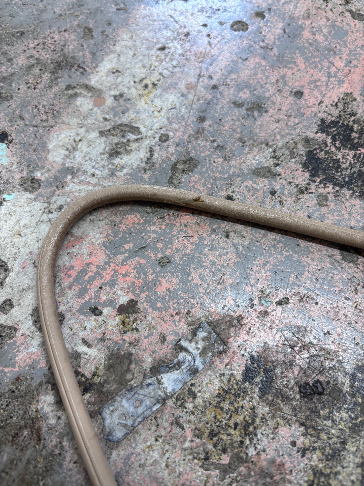 Gucci Clasp Hobo Shoulder Bag in Beige GG Canvas